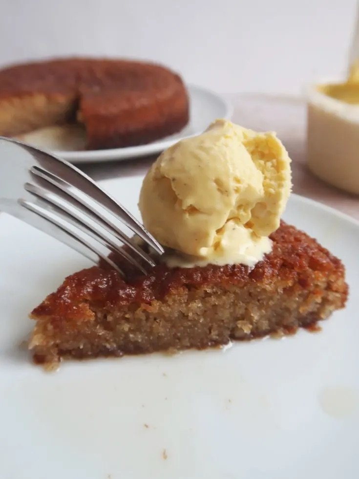 Galician Honey Cake with ice cream